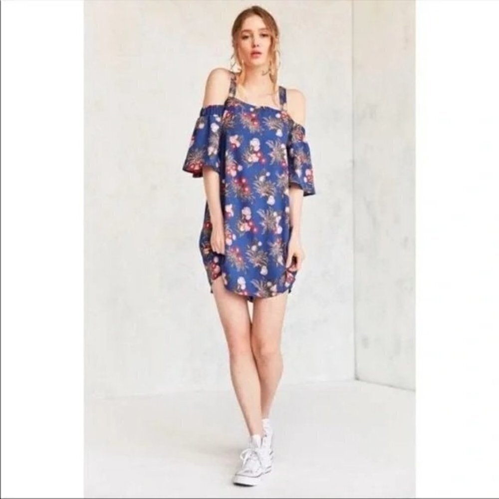 Urban Outifitters UO Kimchi Blue Blue Floral Cold Shoulder Mini Dress S‎